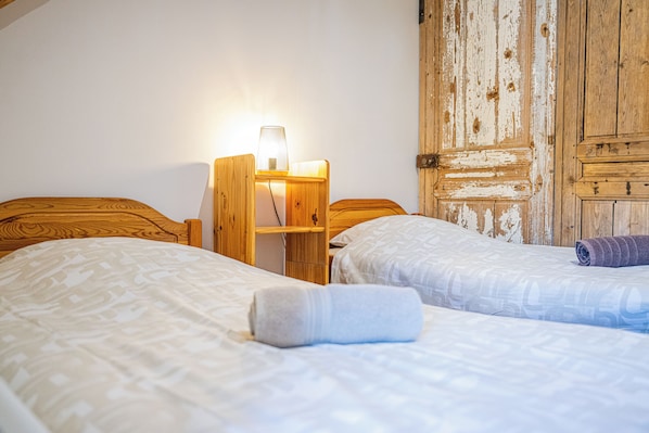 Room - Large cottage for 19 people, Family and friends in Suisse Normande (Les Monts d'Aunay)