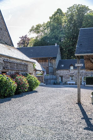 Exterior - Large cottage for 19 people, Family and friends in Suisse Normande (Les Monts d'Aunay)
