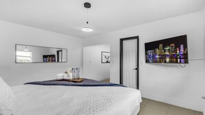 Comfort Apartment, Lake View - Paradise Sunset Waterfront Home (Miami)