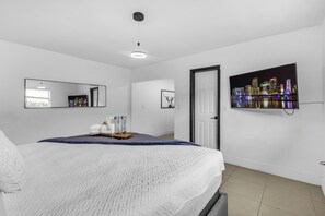 Comfort Apartment, Lake View - Paradise Sunset Waterfront Home (Miami)