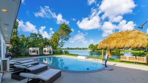 Pool - Paradise Sunset Waterfront Home (Miami)