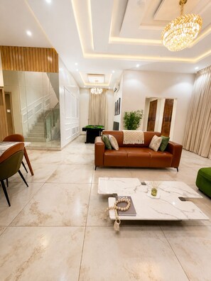 Interior - Spacious Luxury 5-Bedroom Villa in Osapa Lekki With Free Parking (Lekki)