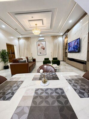 Interior - Spacious Luxury 5-Bedroom Villa in Osapa Lekki With Free Parking (Lekki)