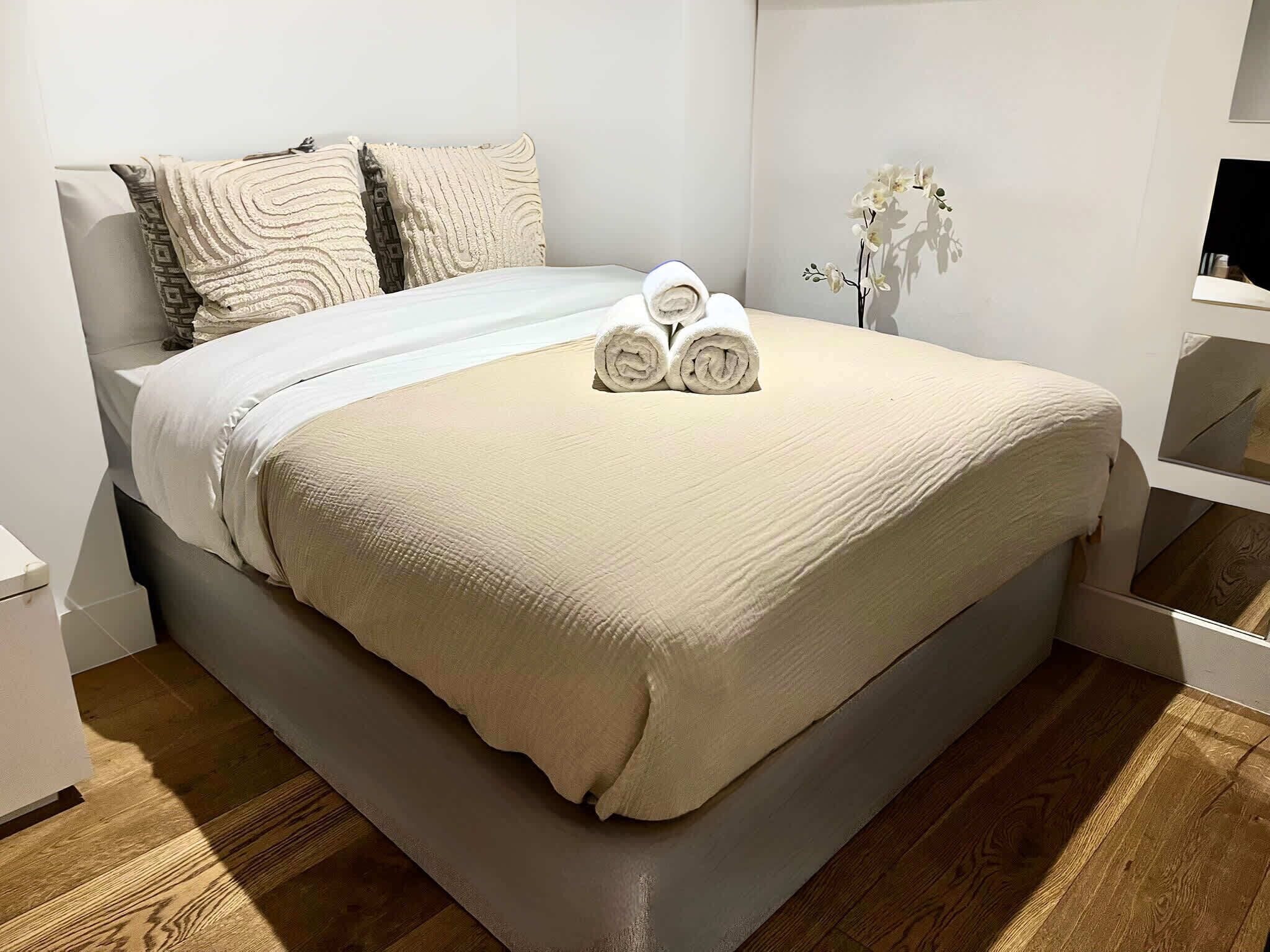 1 bedroom, desk, iron/ironing board, travel cot
