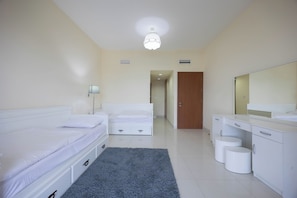 Apartment, Sea View | Seterika/papan seterika, Wi-fi percuma 
