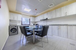 Apartamento, vistas al mar | Restauración