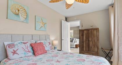 Relax by the Gulf with beach access, a pool & no stairs!
