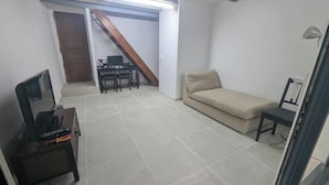 Lareira, videogames, livros, monitores de computador