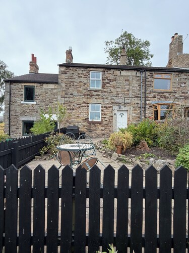 Stanhope Hideaway- pet friendly cosy cottage in peaceful location!