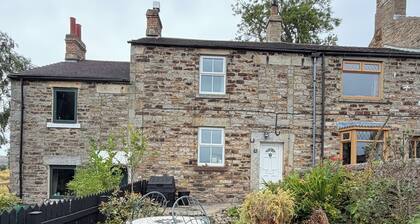 Stanhope Hideaway- pet friendly cosy cottage in peaceful location!