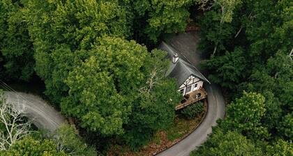 Family Retreat in the Trees - 1.5 Mi to Ski Resort