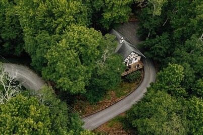 Family Retreat in the Trees - 1.5 Mi to Ski Resort