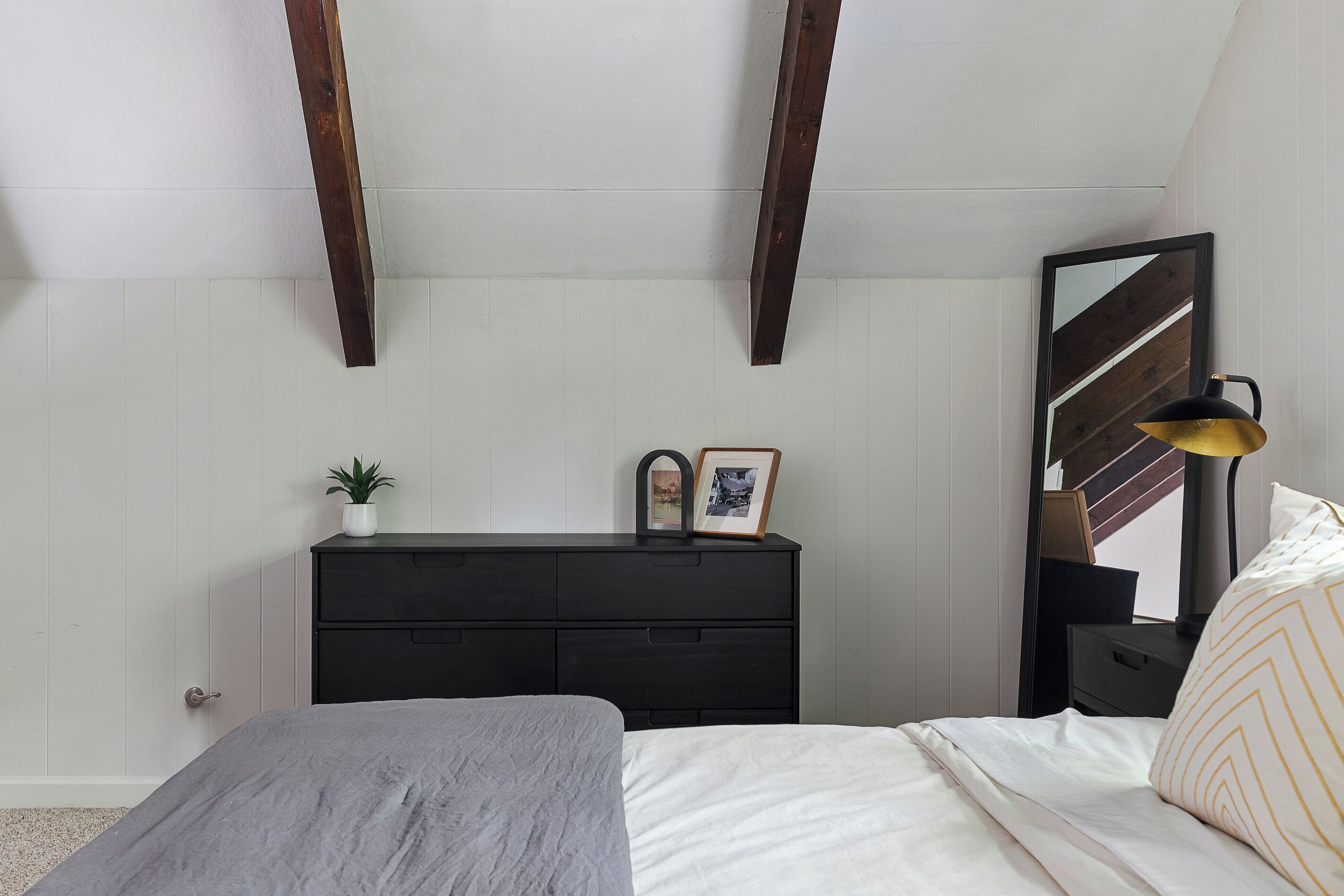 WiFi (free), bed sheets