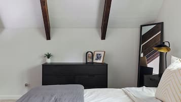 WiFi (free), bed sheets