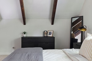 Free WiFi, bed sheets - Family Retreat in the Trees - 1.5 Mi to Ski Resort (Beech Mountain)
