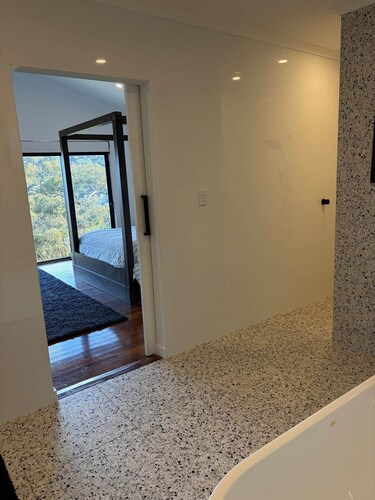 Perth Hills Retreat | City Views | Luxury Beds