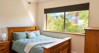"Premium 3BR Mt View • Sleeps 8 • 15 min Canberra"