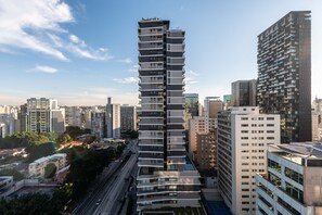 A high-rise building with multiple balconies and a modern architectural design. - Mc601-1810 You Faria Lima (São Paulo)