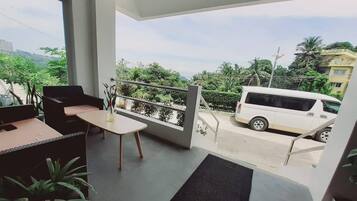 Apartment, 2 Bedrooms, Accessible, Smoking | Interior