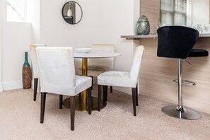 Dining - Spacious Talbot Woods Retreat | 2 En-Suites | Free Parking |25 min walk to Beach (Bournemouth)