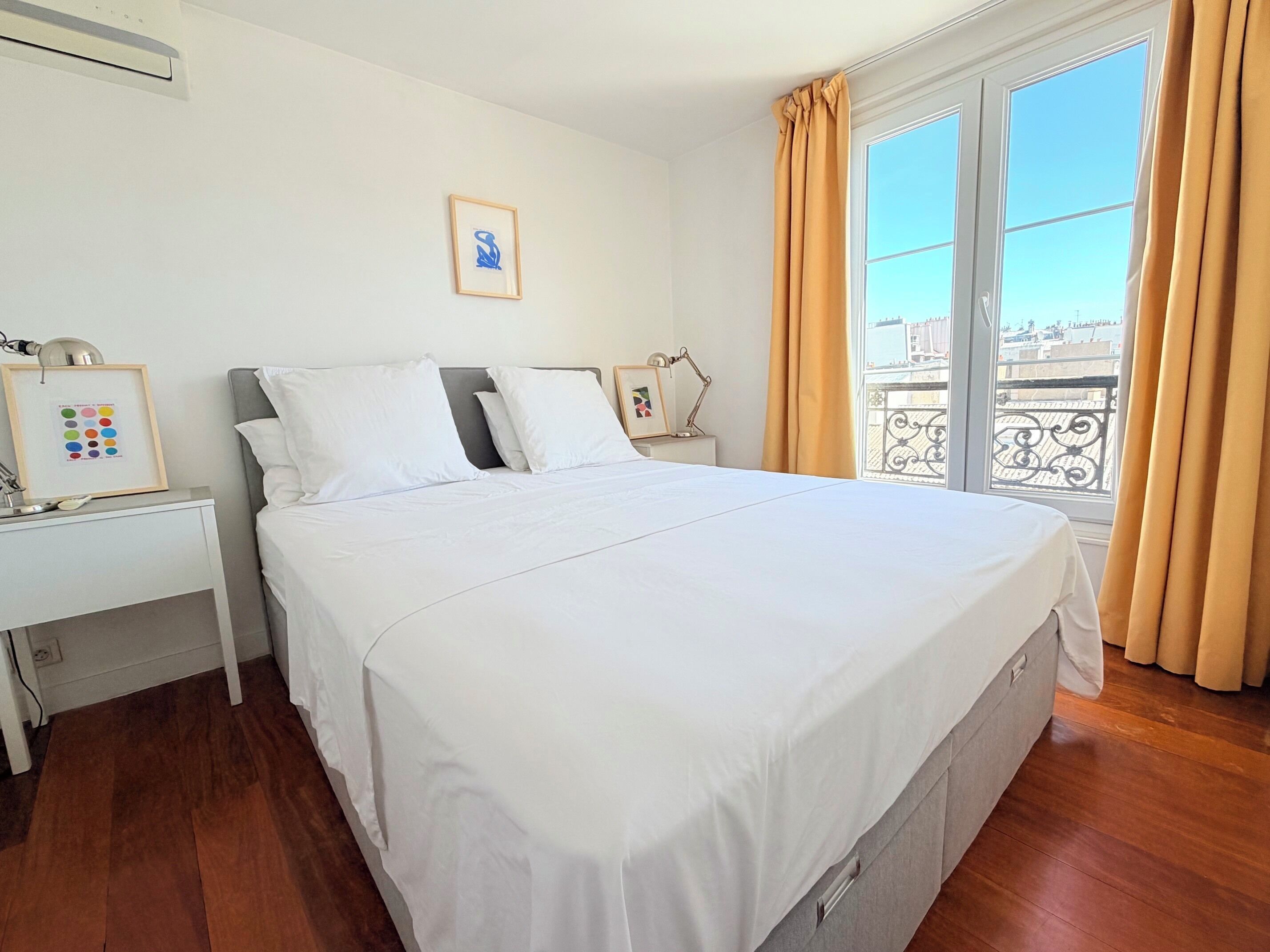 Iron/ironing board, WiFi, bed sheets