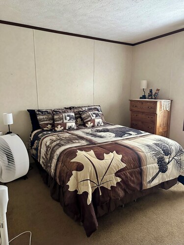 Cozy 2\-Bed Mobile Home Wytipitlock Riverfront Outdoor Kitchen Peaceful Setting