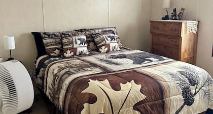 Cozy 2\-Bed Mobile Home Wytipitlock Riverfront Outdoor Kitchen Peaceful Setting