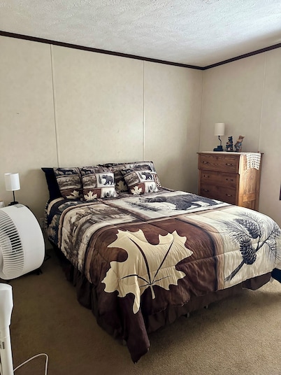 Cozy 2\-Bed Mobile Home Wytipitlock Riverfront Outdoor Kitchen Peaceful Setting