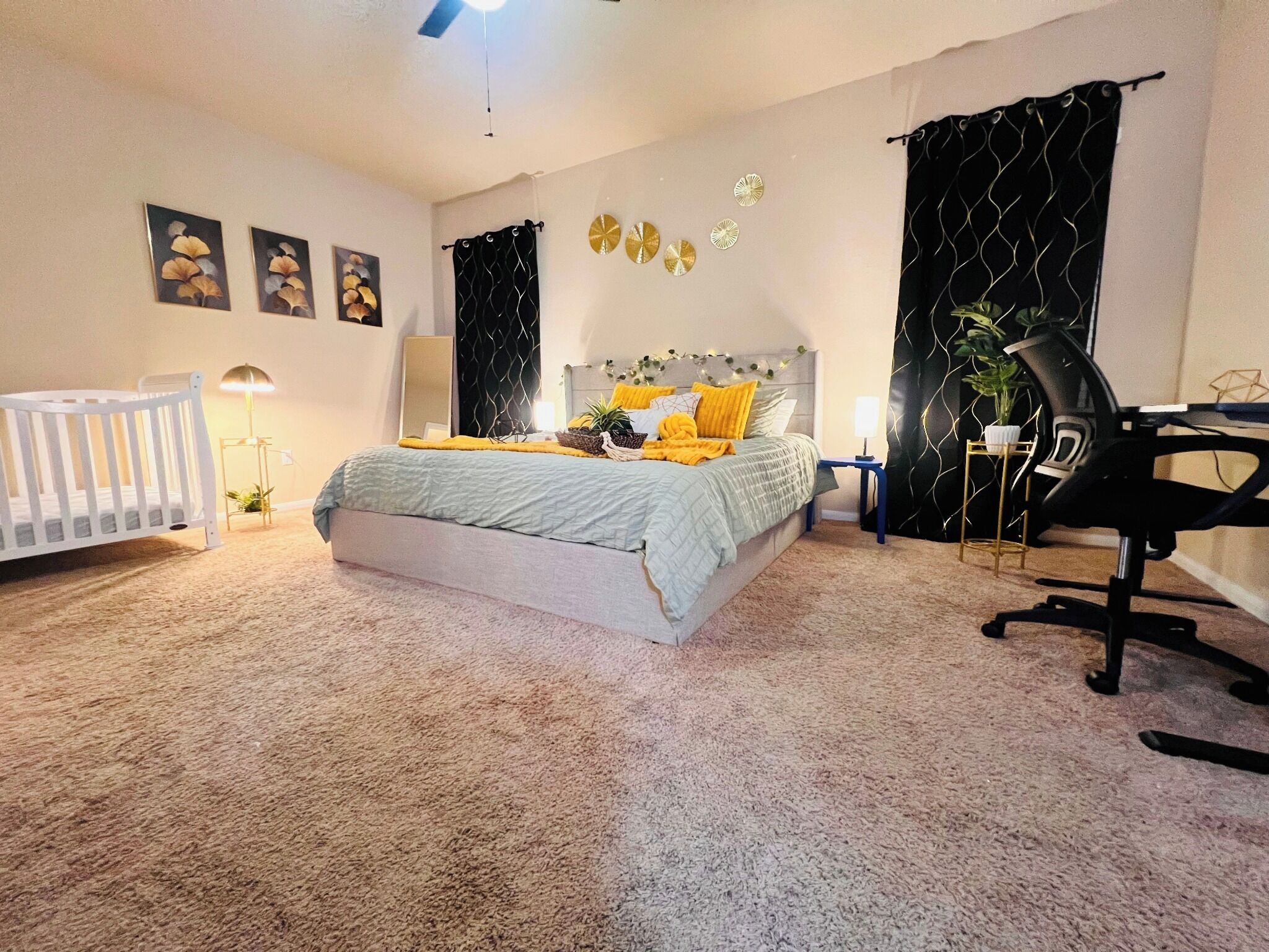 4 bedrooms, desk, iron/ironing board, travel crib