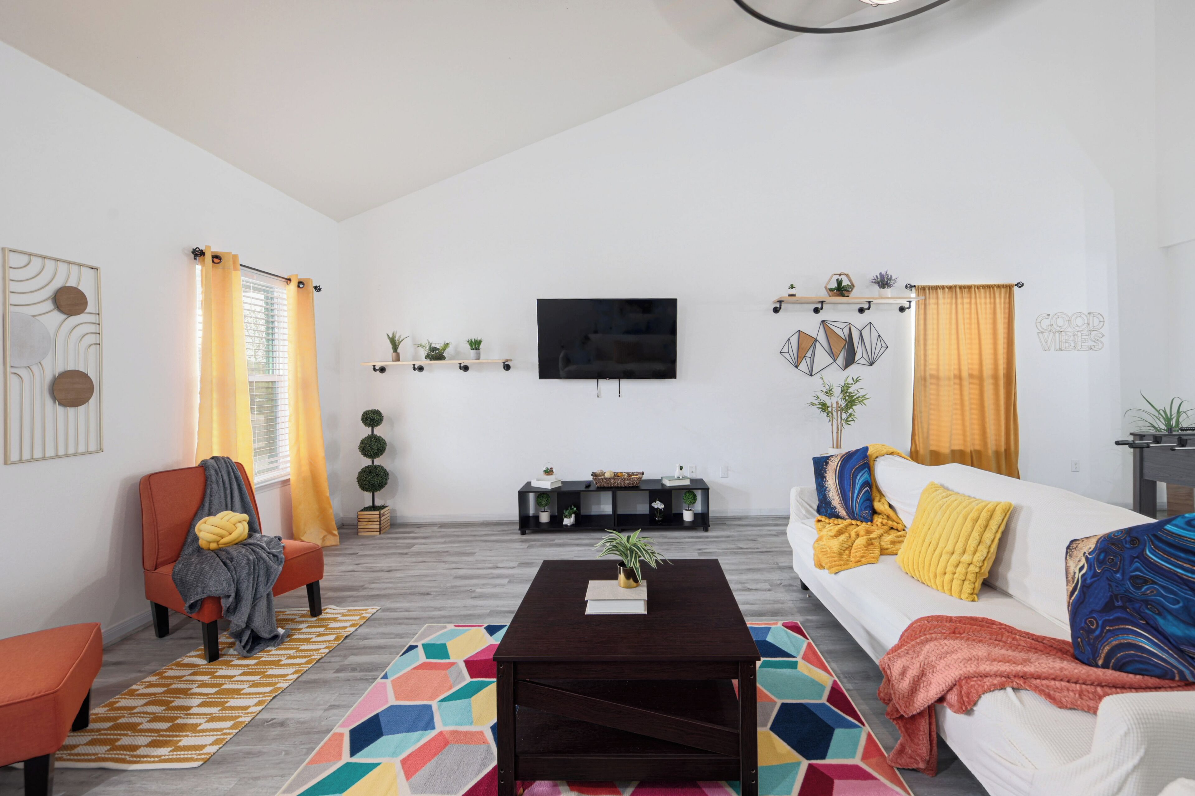 Smart TV, fireplace, offices