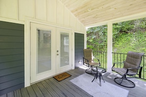House (2 Bedrooms) | Interior - Walk to Creek! Serene Getaway in Mountain City (Mountain City)