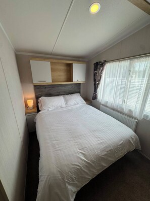Room - Millfield Holiday Park - The Provence K14 - Coastal Caravan Breaks (Ingoldmells)