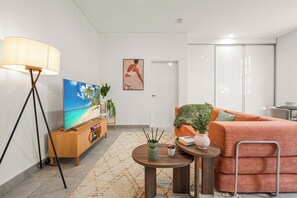Smart TV - Walk to Central |Boutique Retreat in Surry Hills (Surry Hills)