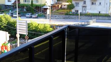 Deluxe Apartment, Mountain View | Property grounds