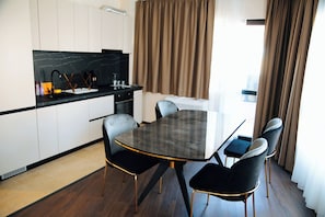 Departamento Deluxe, vista a la montaña | Restaurantes