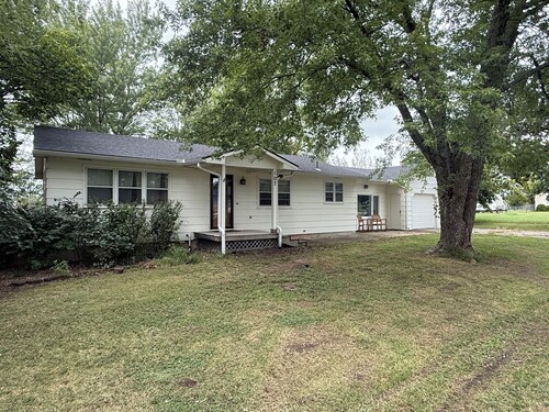 Spacious Flint Hills Lodge - Near Lake, Hunting & Fishing