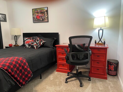 Huge 3 bedroom home in Norfolk! In high end neighborhood. Pet friendly w/deposit