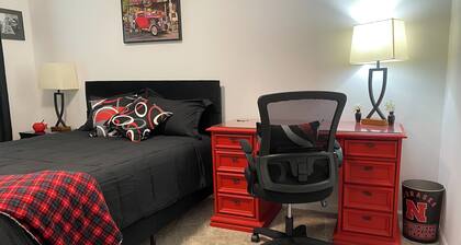 Huge 3 bedroom home in Norfolk! In high end neighborhood. Pet friendly w/deposit