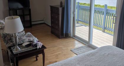 Waterfront 4 bed home with private beach and access to the PEI National Park