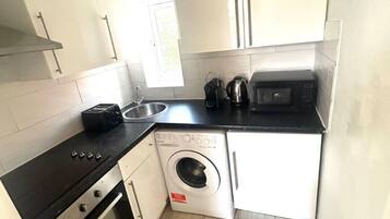 Coffee/tea maker, fridge, microwave, oven