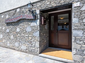 Exterior detail - Beautiful apartment for 4 guests with WIFI, TV and balcony (Morgex)