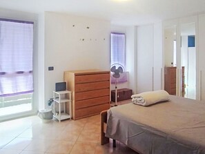 Room - Cosy apartment for 4 guests with WIFI, TV and balcony (Cercino)