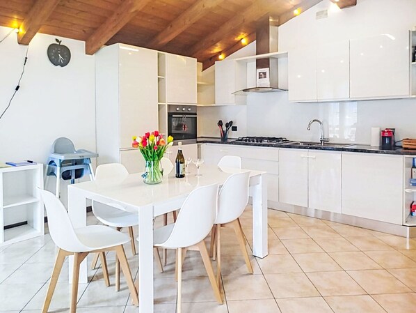 Private kitchen - Cosy apartment for 4 guests with WIFI, TV and balcony (Cercino)