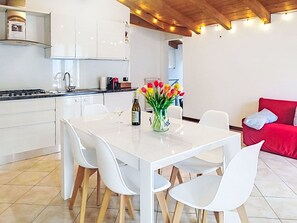 Dining - Cosy apartment for 4 guests with WIFI, TV and balcony (Cercino)