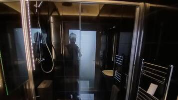Shower, towels
