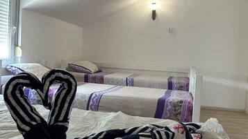 Iron/ironing board, Internet, bed sheets