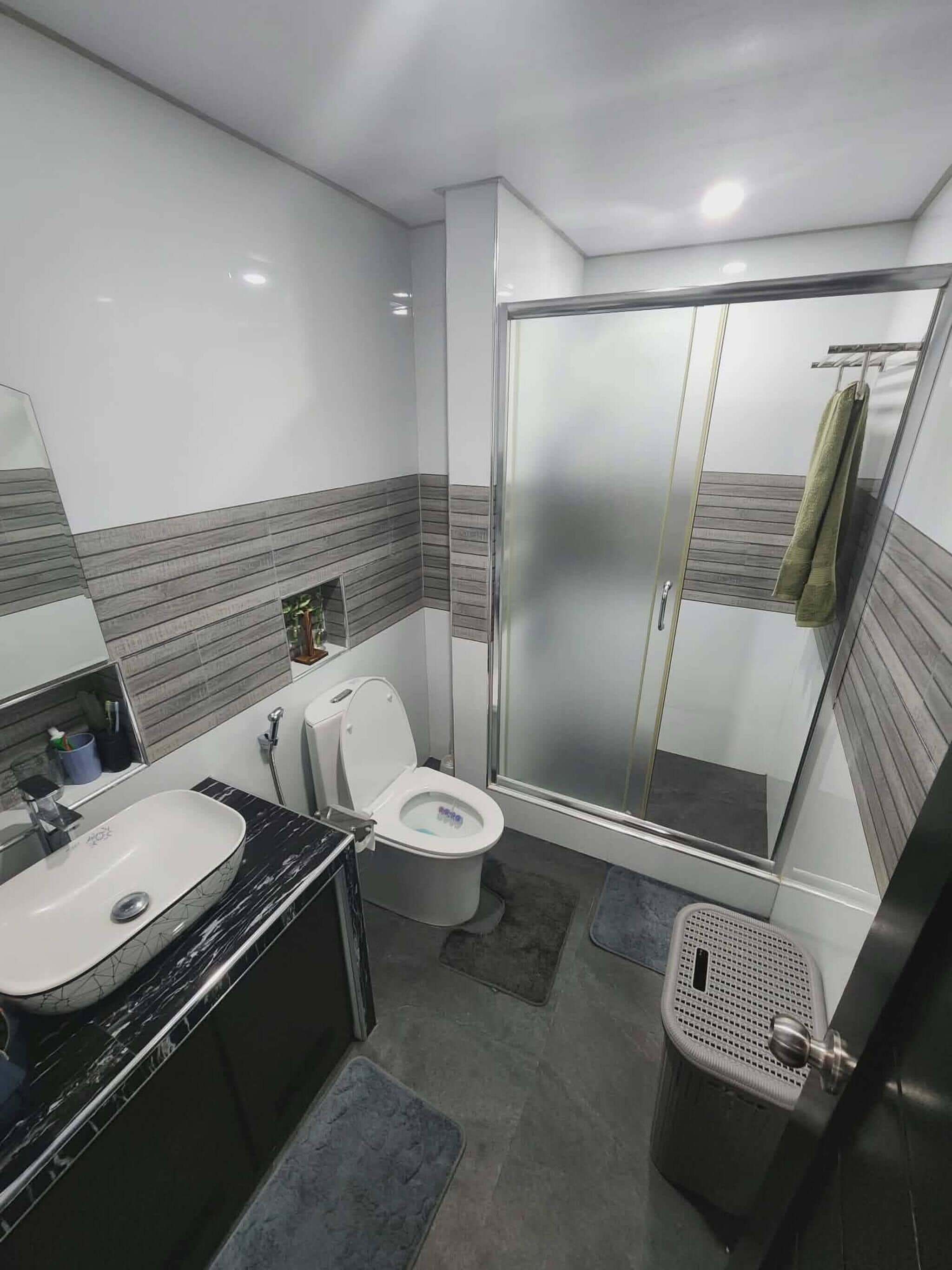 Apartment, 4 Bedrooms, Smoking, Balcony | Bathroom