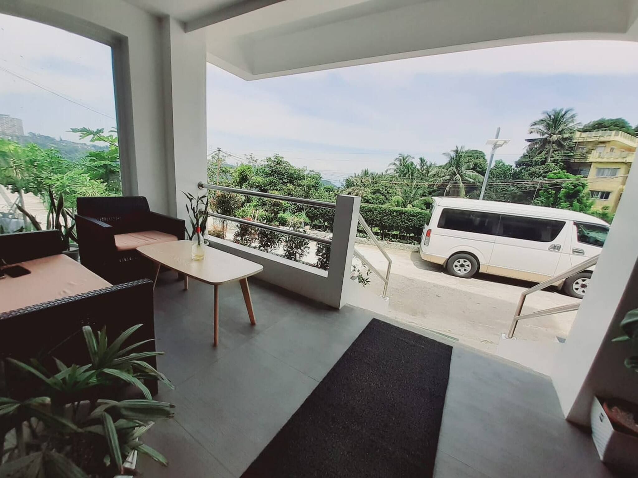 Apartment, 4 Bedrooms, Smoking, Balcony | Property entrance