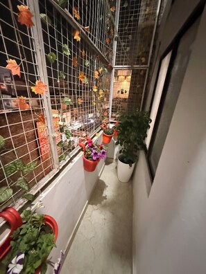 Deluxe Quadruple Room, Multiple Beds, Balcony, City View | Property grounds - Thakur Homestay (Varanasi)