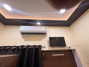Double Room, Ground Floor | Interior - Thakur Homestay (Varanasi)